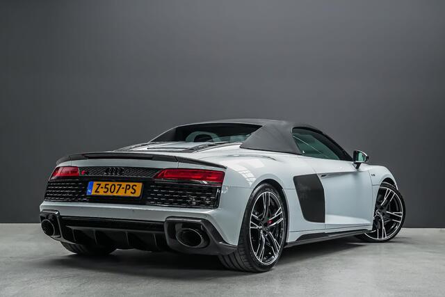 Audi R8 Spyder 5.2 V10 620pk performance quattro |Suzuka Grau|dealer onderhouden|Carbon exterieur|Carbon interieur|Audi Exclusive|digital cockpit|Bang & Olufsen|keramisch|Apple Carplay|DAB|stoelverwarming|