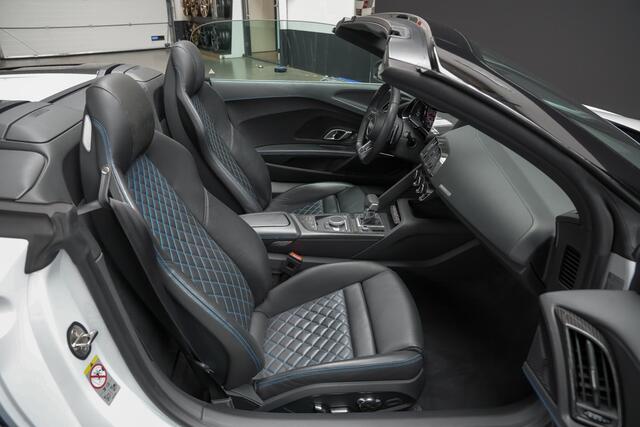 Audi R8 Spyder 5.2 V10 620pk performance quattro |Suzuka Grau|dealer onderhouden|Carbon exterieur|Carbon interieur|Audi Exclusive|digital cockpit|Bang & Olufsen|keramisch|Apple Carplay|DAB|stoelverwarming|