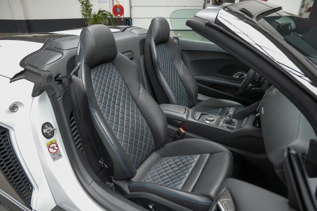 Audi R8 Spyder 5.2 V10 620pk performance quattro |Suzuka Grau|dealer onderhouden|Carbon exterieur|Carbon interieur|Audi Exclusive|digital cockpit|Bang & Olufsen|keramisch|Apple Carplay|DAB|stoelverwarming|