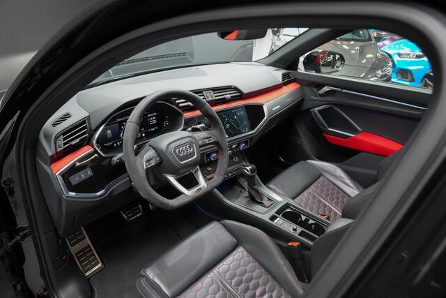 Audi RS Q3 RSQ 3 2.5 400pk TFSI |panoramadak|B&O|RS-sportuitlaat|sportstoelen honingraat|360 camera|Apple Carplay|blind spot|DAB|elek. achterklep|adaptive cruise control|21"|