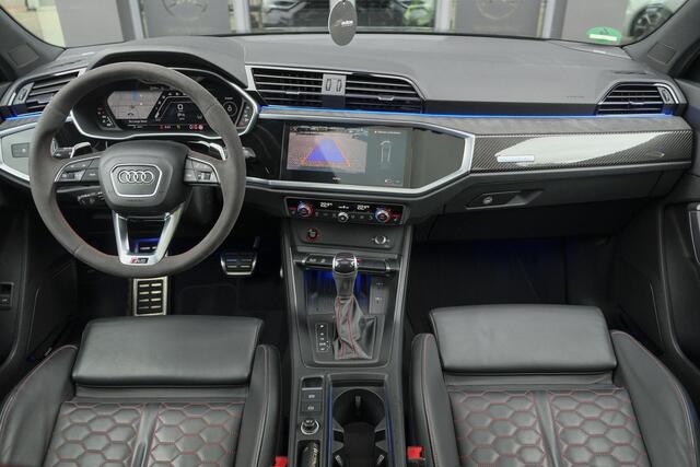 Audi RS Q3 RSQ3 Sportback TFSI 400pk Panoramadak Sonos Trekhaak 21" LMV BOMVOL Rode stiksels Carbon