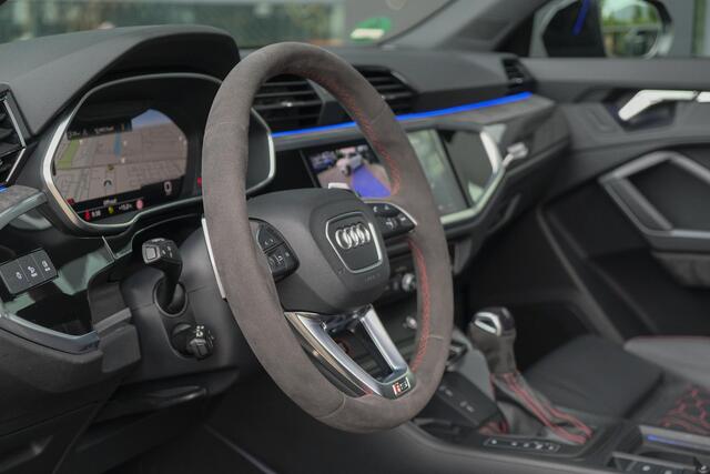 Audi RS Q3 RSQ3 Sportback TFSI 400pk Panoramadak Sonos Trekhaak 21" LMV BOMVOL Rode stiksels Carbon
