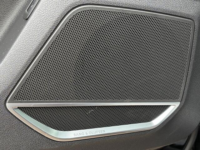 Audi RS Q3 Sportback TFSI Pano.dak Carplay Pano.dak Trekhaak Sportzetels 21Inch