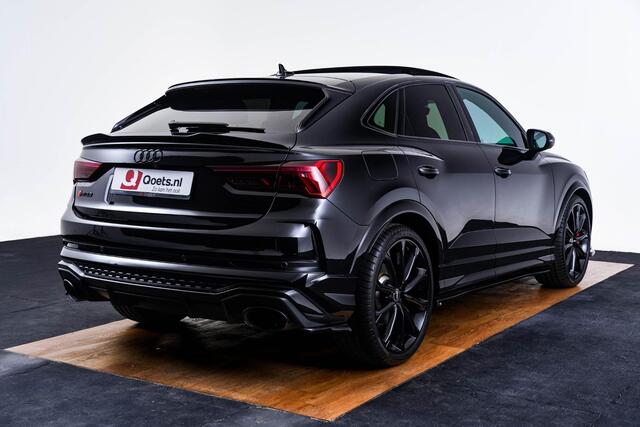 Audi RS Q3 Sportback 2.5 TFSI Panoramadak - Sportuitlaat - RS sportstoelen - Maxton - Comfortsleutel - Sonos Audio - Remzadels rood - Matrix LED - Parkeerhulp plus - Camera
