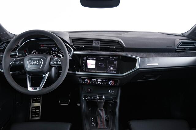 Audi RS Q3 Sportback 2.5 TFSI Panoramadak - Sportuitlaat - RS sportstoelen - Maxton - Comfortsleutel - Sonos Audio - Remzadels rood - Matrix LED - Parkeerhulp plus - Camera