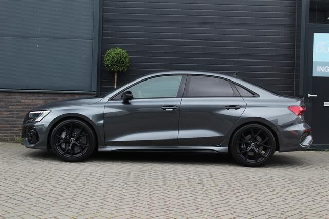 Audi RS3 Limousine 2.5 TFSI Quattro | Keramisch | HUD | Massage