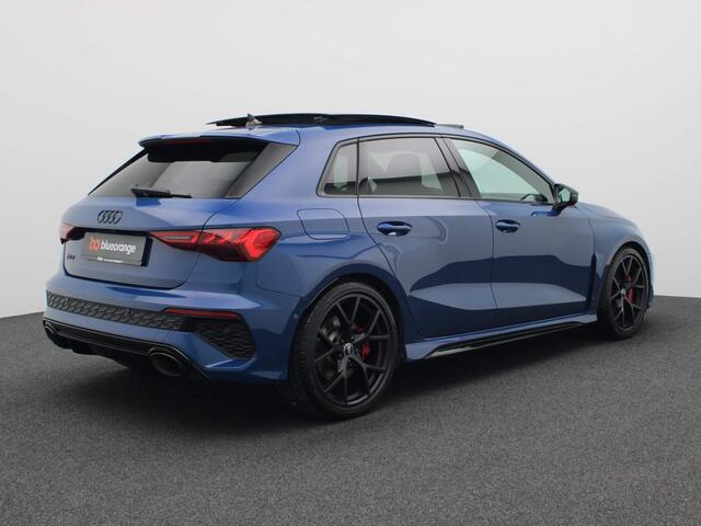 Audi RS3 Sportback 2.5 TFSI RS 3 quattro 400PK S-Tronic Panoramadak, Keyless, Elektrische achterklep, Sportuitlaat, Elektrisch inklapbare spiegels, Side assist, Bang&Olufsen soundsysteem