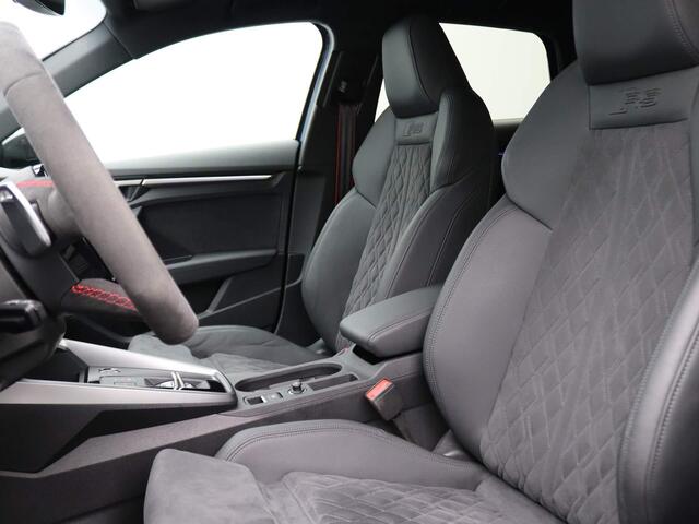Audi RS3 Sportback 2.5 TFSI RS 3 quattro 400PK S-Tronic Panoramadak, Keyless, Elektrische achterklep, Sportuitlaat, Elektrisch inklapbare spiegels, Side assist, Bang&Olufsen soundsysteem