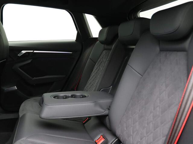 Audi RS3 Sportback 2.5 TFSI RS 3 quattro 400PK S-Tronic Panoramadak, Keyless, Elektrische achterklep, Sportuitlaat, Elektrisch inklapbare spiegels, Side assist, Bang&Olufsen soundsysteem
