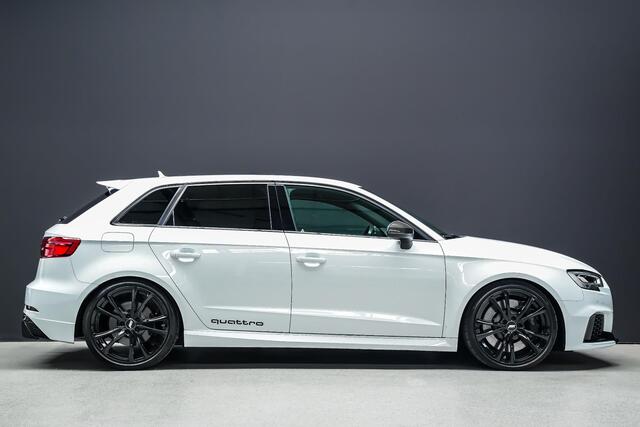 Audi RS3 Sportback 2.5 400pk TFSI quattro |RS-stoelen|ABT|custom stuur|bluetooth|navigatie|stoelverwarming|parkeersensoren voor en achter|LED-dagrijverlichting|