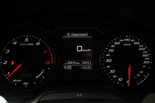 Audi RS3 Sportback 2.5 400pk TFSI quattro |RS-stoelen|ABT|custom stuur|bluetooth|navigatie|stoelverwarming|parkeersensoren voor en achter|LED-dagrijverlichting|
