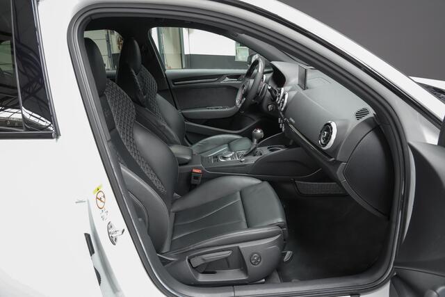 Audi RS3 Sportback 2.5 400pk TFSI quattro |RS-stoelen|ABT|custom stuur|bluetooth|navigatie|stoelverwarming|parkeersensoren voor en achter|LED-dagrijverlichting|