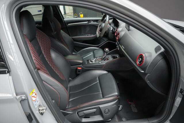 Audi RS3 Limousine 2.5 460pk TFSI quattro |APR stage 1|APR carbon air intake|Akrapovic|RS-stoelen|Bang&Olufsen|digital cockpit|Apple Carplay|Matrix-LED|blind spot|