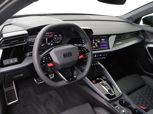 Audi RS3 Sportback 2.5 FSI 295 kW / 400 PK | Sonos premium 3d | Pneumatische lendensteunen | Velgen 10-kr.sp. zwart | Topsnelheid 280 km/h | Glazen panoramadak | Rs-sportuitlaatsysteem | Assis.pak driving+parking plus | Climate pakket plus | Matrix koplampen | Com
