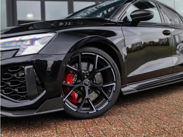 Audi RS3 Limousine 2.5 TFSI A3 quattro | CT Carbon | RS-Dynamic | Matrix | Keyless | B&O | Leder | Camera