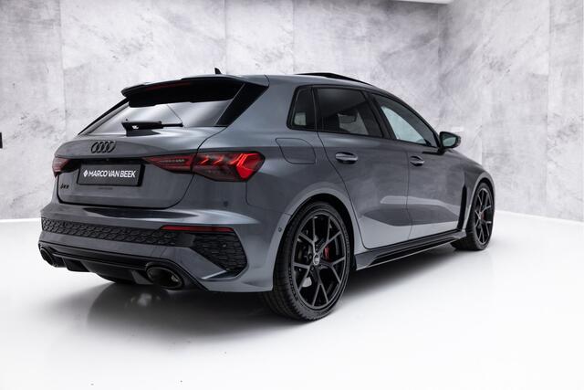 Audi RS3 Sportback 2.5 TFSI Quattro | Pano | B&O | Sportuitlaat | RS Design Rood