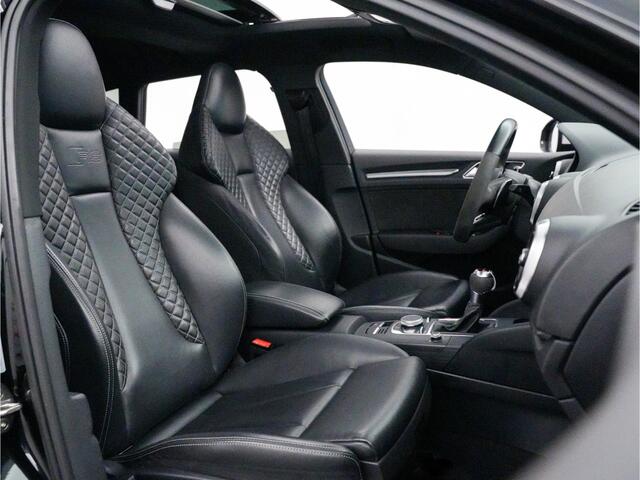 Audi RS3 Sportback 2.5 TFSI 550pk quattro Panoramadak, Carbon intake, Schaalstoelen, Dealer-onderhouden