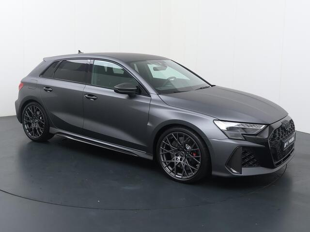 Audi RS3 Sportback 2.5 TFSI Quattro | 400 PK | Matrix LED lampen | RS Schaalstoelen | Audi Exclusive lak | SONOS premium 3D Sound | Topsnelheid 280 km/u | RS Sportuitlaat | Fabrieksgarantie tot 12-2029 of 100.000km| S line |
