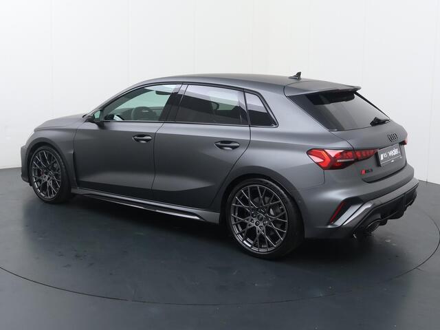 Audi RS3 Sportback 2.5 TFSI Quattro | 400 PK | Matrix LED lampen | RS Schaalstoelen | Audi Exclusive lak | SONOS premium 3D Sound | Topsnelheid 280 km/u | RS Sportuitlaat | Fabrieksgarantie tot 12-2029 of 100.000km| S line |