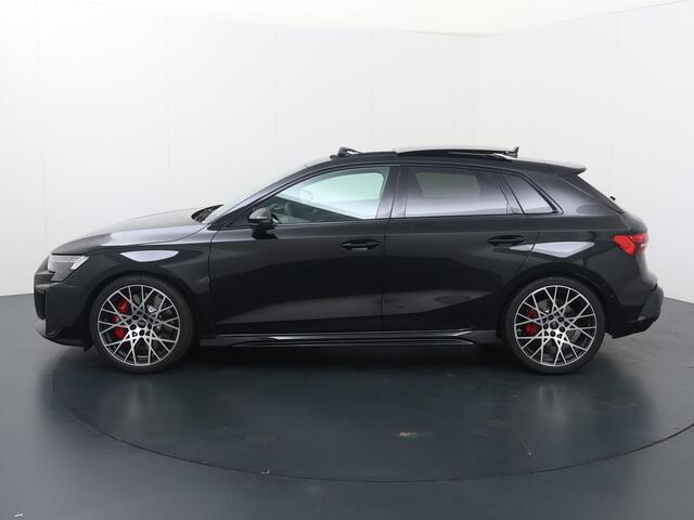 Audi RS3 Sportback 2.5 FSI 295 kW / 400 PK | Sonos premium 3d | Pneumatische lendensteunen | Velgen 10-kr.sp. zwart | Topsnelheid 280 km/h | Glazen panoramadak | Rs-sportuitlaatsysteem | Assis.pak driving+parking plus | Climate pakket plus | Matrix koplampen | Com