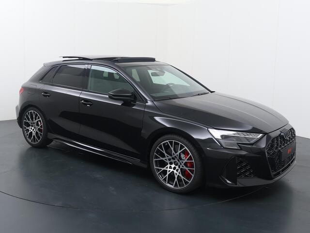 Audi RS3 Sportback 2.5 FSI 295 kW / 400 PK | Sonos premium 3d | Pneumatische lendensteunen | Velgen 10-kr.sp. zwart | Topsnelheid 280 km/h | Glazen panoramadak | Rs-sportuitlaatsysteem | Assis.pak driving+parking plus | Climate pakket plus | Matrix koplampen | Com