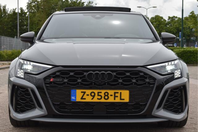 Audi RS3 2.5 TFSI quattro 400 PK RS-Dynamic | Vol | B&O | Keyless | HUD | Keramisch | Massagestoelen | Camera | Open dak