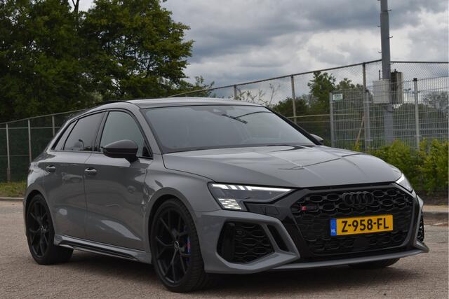 Audi RS3 2.5 TFSI quattro 400 PK RS-Dynamic | Vol | B&O | Keyless | HUD | Keramisch | Massagestoelen | Camera | Open dak