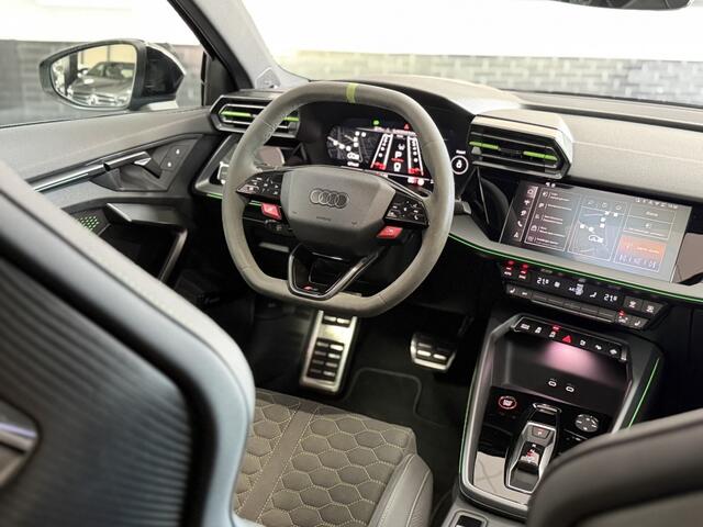 Audi RS3 Sportback 2.5 TFSI Quattro HULK ED. CARBON PANO