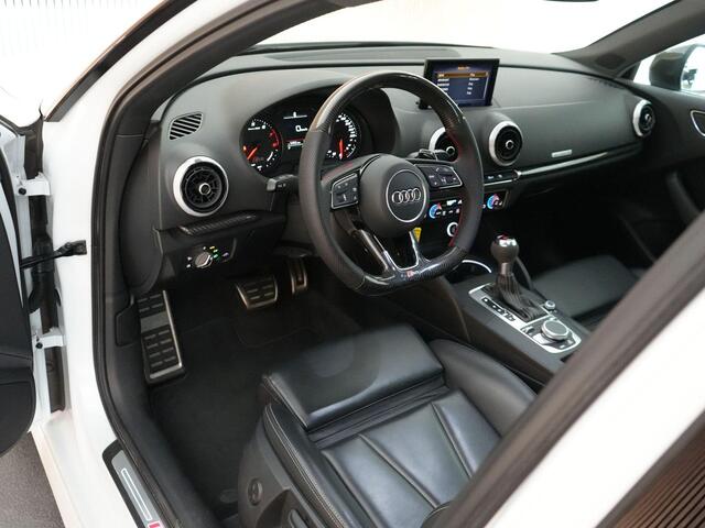 Audi RS3 Sportback 2.5 400pk TFSI quattro |RS-seats|ABT veren|ABT frontlip & difussor|ABT 19" LMV|custom stuur|bluetooth|navigatie|stoelverwarming|parkeersensoren voor en achter|LED-dagrijverlichting|