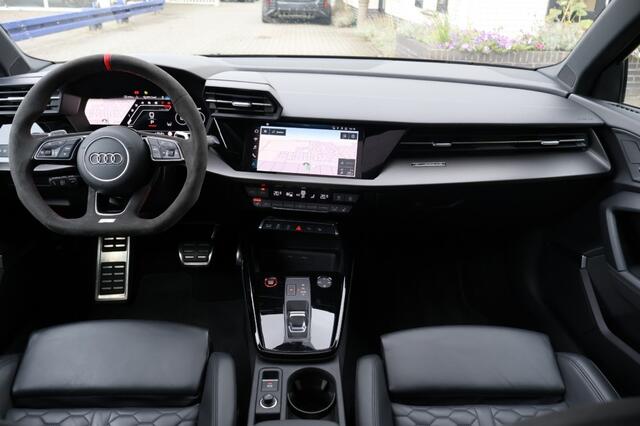 Audi RS3 Sportback (400PK) Keramisch/Pano/RS uitlaat/HUD/VOL opties!