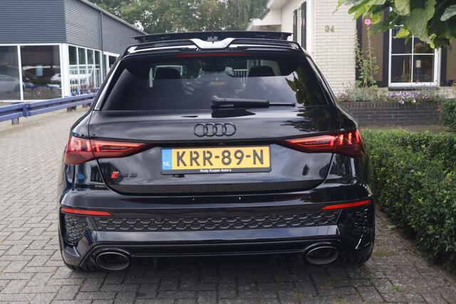 Audi RS3 Sportback (400PK) Keramisch/Pano/RS uitlaat/HUD/VOL opties!