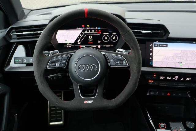 Audi RS3 Sportback (400PK) Keramisch/Pano/RS uitlaat/HUD/VOL opties!