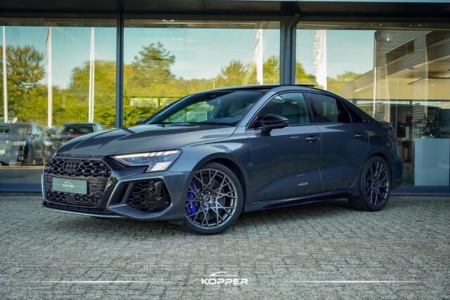 Audi RS3 A3 Limousine 2.5 TFSI quattro / 1 van 300 / Keramisch / Pano / Kuipstoelen / B&O