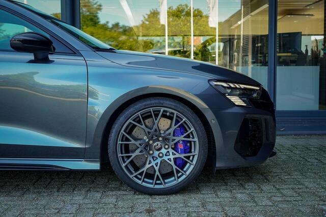 Audi RS3 A3 Limousine 2.5 TFSI quattro / 1 van 300 / Keramisch / Pano / Kuipstoelen / B&O
