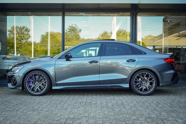 Audi RS3 Limousine 2.5 TFSI quattro / 1 van 300 / Keramisch / Pano / Kuipstoelen / B&O
