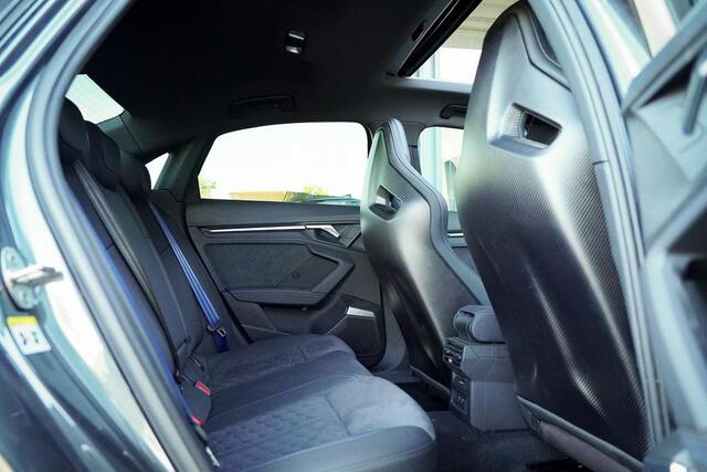 Audi RS3 Limousine 2.5 TFSI quattro / 1 van 300 / Keramisch / Pano / Kuipstoelen / B&O