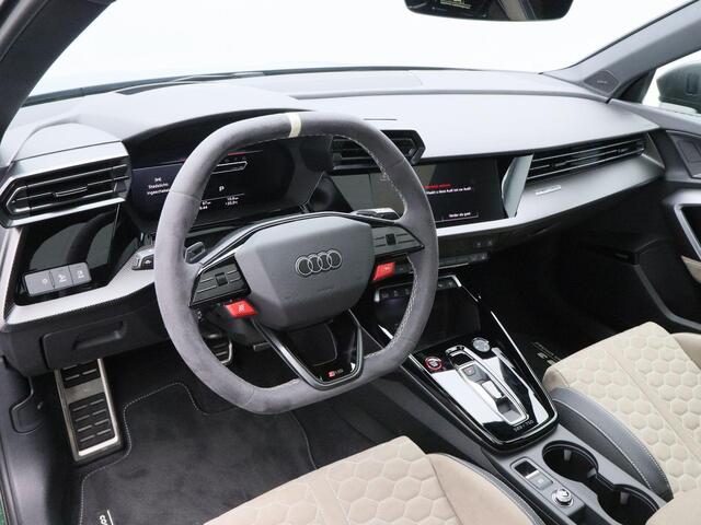 Audi RS3 portback Competition Limited 2.5 FSI | 400 PK | Exclusive kleur | Carbon spoilerpakket | Glazen panoramadak | Carbon stoelen | 19 inch Neodyniumgouden velgen | – foto 3