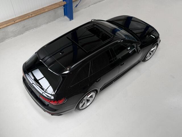 Audi RS4 Avant 2.9 TFSI Quattro - FACELIFT - KERAMISCHE REMMEN - CARBON PAKKET - PANORAMADAK - 280 KM/H - SPORTUITLAAT - ALCANTARA PAKKET