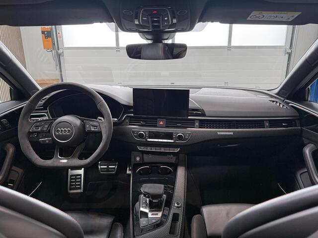 Audi RS4 Avant 2.9 TFSI Quattro - FACELIFT - KERAMISCHE REMMEN - CARBON PAKKET - PANORAMADAK - 280 KM/H - SPORTUITLAAT - ALCANTARA PAKKET