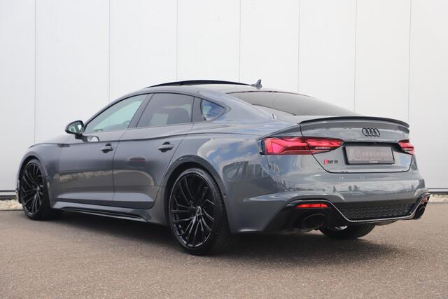 Audi RS5 Sportback 2.9 TFSI RS 5 quattro 450PK Fabrieksgarantie Individual Lak Nimbus Grey Black Optic Virtual Cockpit Laser LED B&O HUD Panoramadak Nappa Leder Massage Carbon Inleg Alcantara Stuur 360 Camera Dealer Onderhouden 20 inch LMV Stuur & Stoelverwarming