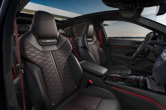 Audi RS5 Avant e-hybrid 470kW/640pk Aut8 Quattro Tech Pro KERAMISCH + SPORTPAKKET 285KM/H + PANORAMADAK + CARBON INTERIEUR + B&O PREMIUM 3D + SPORTUITLAAT + HEAD-UP + STOELVENTILATIE&-MASSAGE + 360 CAMERA + STOELVERWARMING V&A + 21" LM-VELGEN!!