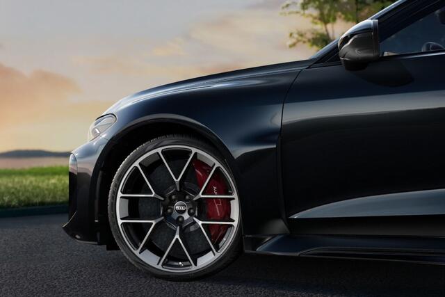 Audi RS5 Avant e-hybrid 470kW/640pk Aut8 Quattro Tech Pro KERAMISCH + SPORTPAKKET 285KM/H + PANORAMADAK + CARBON INTERIEUR + B&O PREMIUM 3D + SPORTUITLAAT + HEAD-UP + STOELVENTILATIE&-MASSAGE + 360 CAMERA + STOELVERWARMING V&A + 21" LM-VELGEN!!