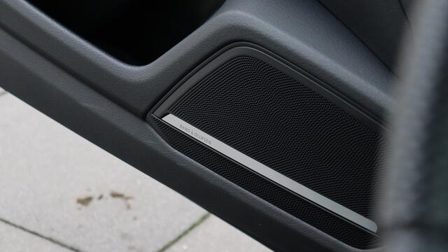 Audi RS6 Avant 4.0 TFSI quattro | RS Dynamic Plus | B&O | Stoelventilatie | Head-up | Trekhaak | Panoramadak | Keramisch