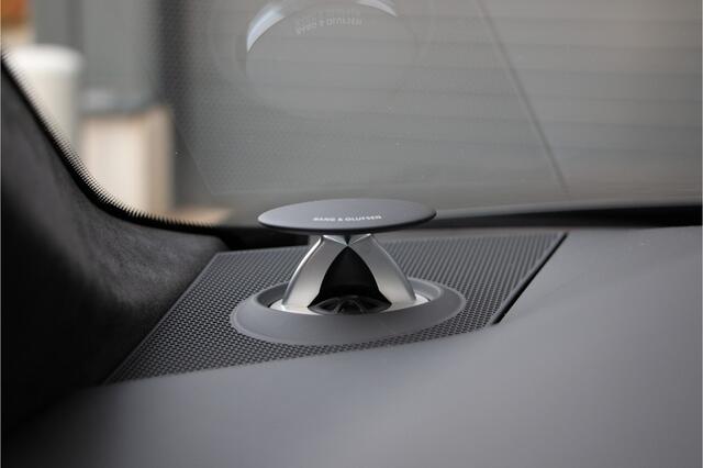 Audi RS6 Avant V8 600PK | Keramische | ACC | 360 Cam | Head up | B&O + | Stoelventilatie | Lane & Side Assist | Dynamic+ 305km/h| Laser | Achterasbesturing | Laser | Memory | Garagedeuropener | Apple & Android Carplay | Sportuitlaat | Ambiance | Carbon | N.P ¤266.