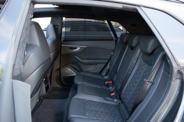 Audi RSQ8 4.0 TFSI 600PK | ACC | Keramische | BTW | B&O+ | 360 Cam | Carbon | Lane & Side Assist | Pano | 23" | Black Pack | Massage + Ventilatie | RS Dynamic + | Ventilatie | Apple & Android Carplay | Achterasbesturing | Softclose | Alcantara Hemel | Alarm | Leder