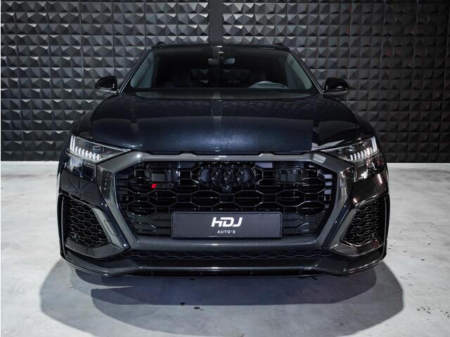 Audi RSQ8 quattro | Keramisch| V-max 305km/u | Volleder | Carbon Ext, | 23"| Pano | Standk. | Trekh. | Vent-Mass | Servo |