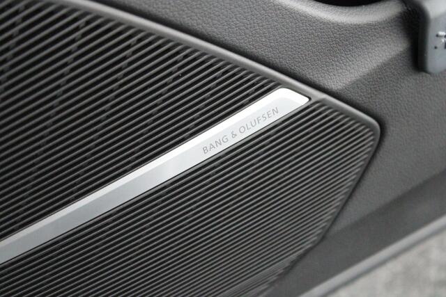 Audi RSQ8 4.0 TFSI 600pk Urban Matte PPF RS Dynamic plus Akrapovic Head-Up B&O Luchtvering Massage Keyless Navigatie