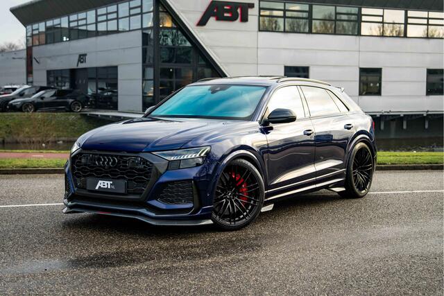 Audi RSQ8 ABT RSQ8-S 700PK | ABT HR23 Glossy Black | Dynamic plus | Carbon exterieur | Designo Mystic blauw (Audi Exclusive) | Keramische remmen | Panorama dak | alcantara hemel | RS Design pakket rood Assistentie pakket plus | Uitgebreid leder pakket | Head-up | M