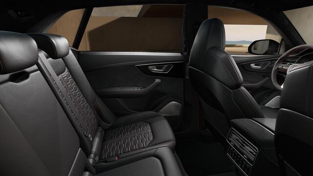 Audi RSQ8 4.0 TFSI 640PK quattro Performance | Panoramdak | Carbon-Pack | Nachtzicht | Keramisch | Servo | Head-Up | Standkachel | 23-Inch | Alcantara-Hemel | B&O-Advanced | Ventilatie-Massage | Trekhaak | 305km/h |