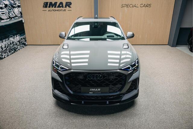 Audi RSQ8 Performance 4.0 TFSI RSQ8 quattro Performance Face-lift Audi RSQ8 performance Urban Akarapovic Vossen 24 inch Full options Carbon, Nardo. Inmiddels mat PPF toegepast